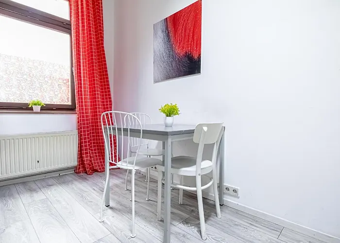 Apartment Bright 1br Apt, Prime Location & Wifi *