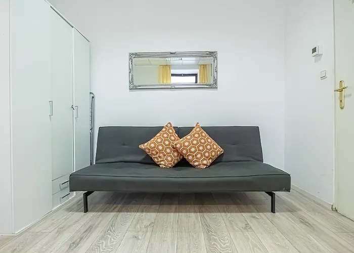 Bright 1br Apt, Prime Location & Wifi *