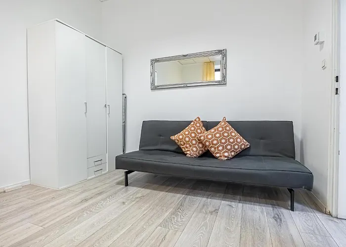 Bright 1br Apt, Prime Location & Wifi